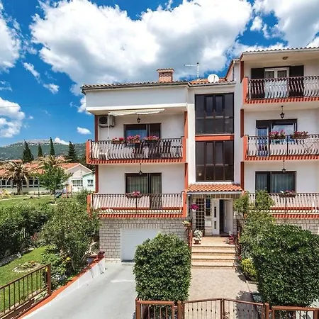 Looking For An In Riviera Kastela