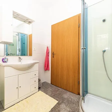 Looking For An In Riviera Apartmán